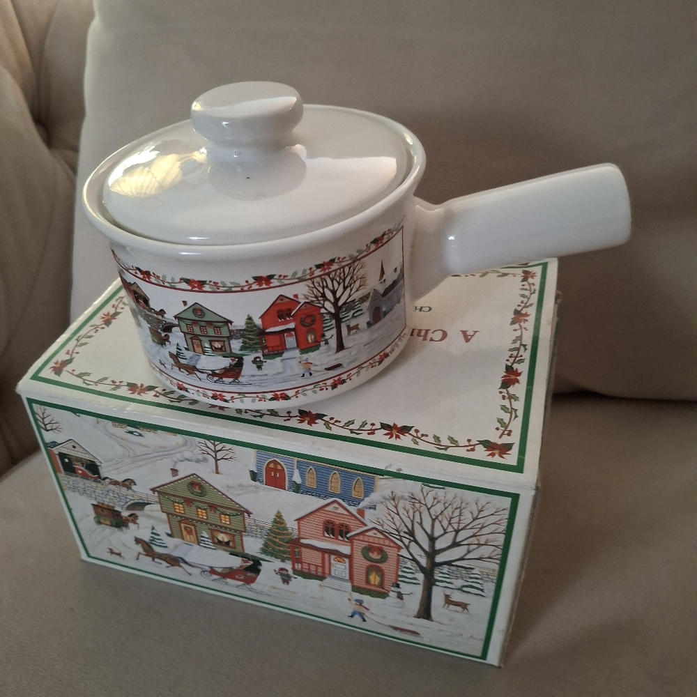 White Ceramic Holiday Saucepan with Lid